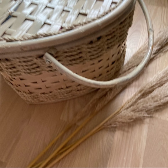 Large Wicker Heart Basket | Bamboo handles - Picture 8 of 11